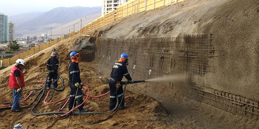 Análisis de Estabilidad de Taludes en Monterrey: Ingeniería Geotécnica para Terreno Serrano